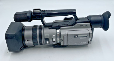 Sony DCR-VX2100 Digital Handycam Camcorder 3CCD 48x Digital MiniDV