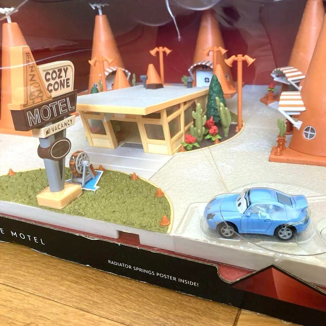 カーズ プレシジョン Cars Precision サリー モーテル Amazon.co.jp