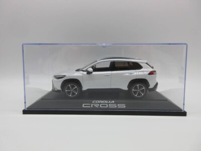 1:30 Toyota Corolla Cross Color Sample Mini Car Platinum White