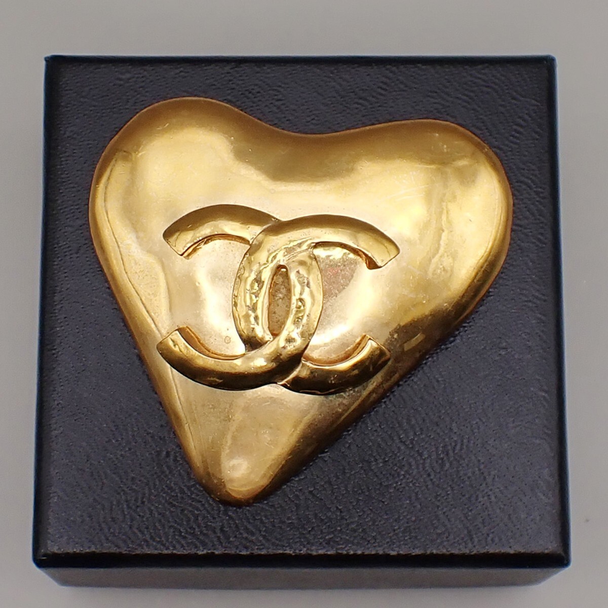 CHANEL Logo Heart Pin Brooch 93P Gold GHW France Vintage Accessory