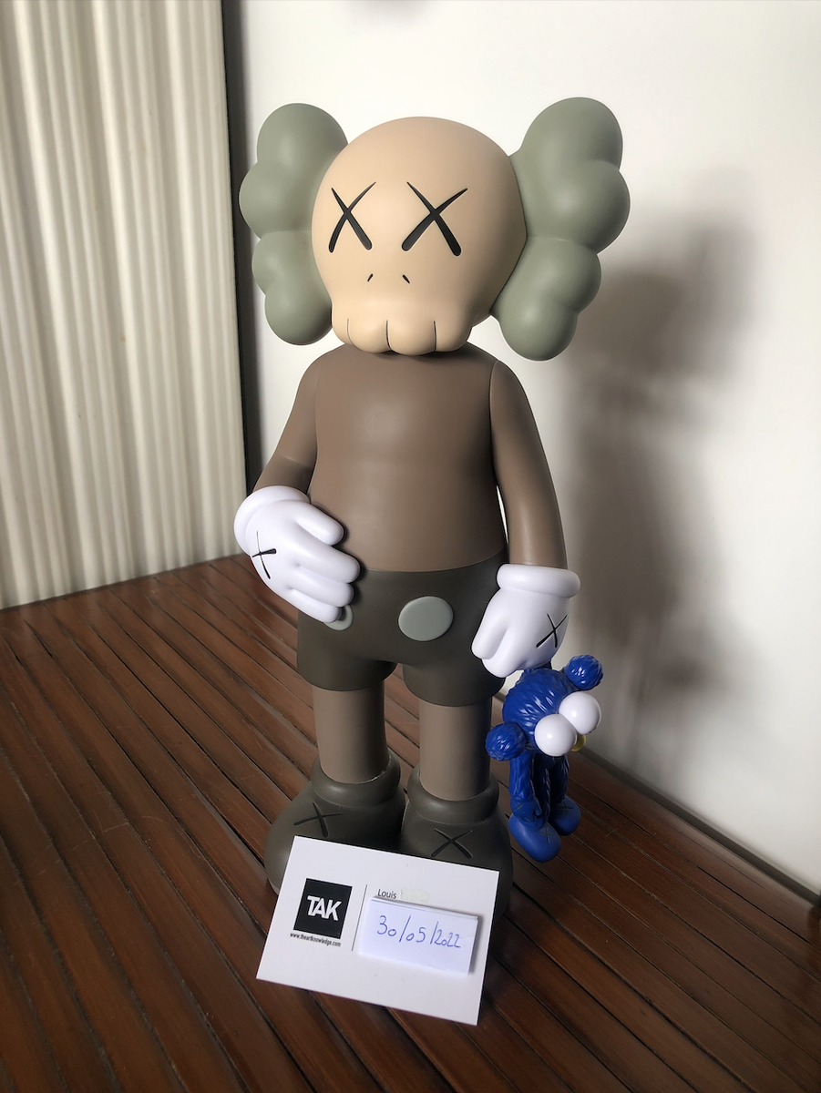 KAWS SHARE BLACK BROWN MEDICOM TOY 2体