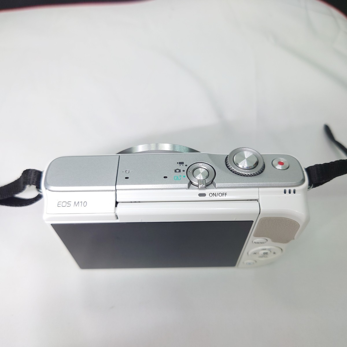 N.MINT+] Canon EOS M10 18.0MP camera - White 15-45mm Lens From