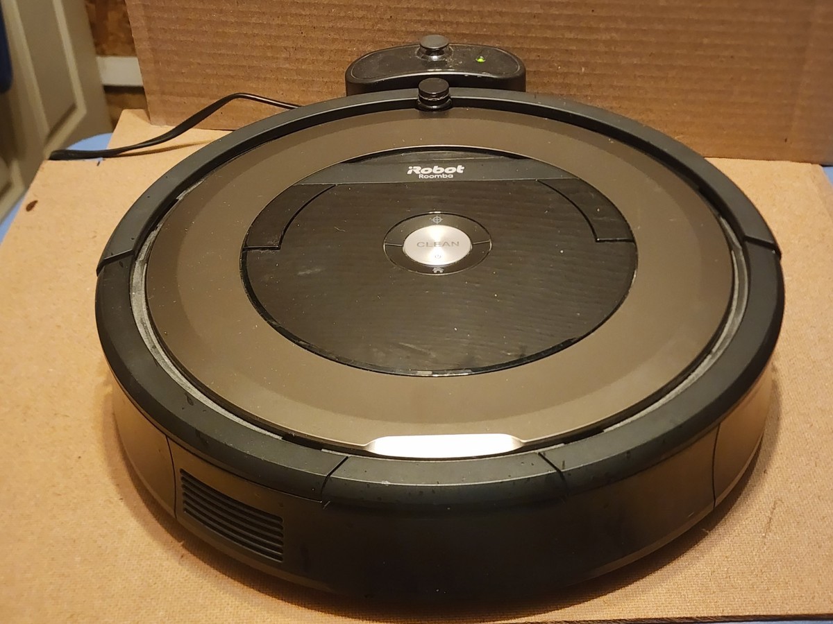 iRobot Roomba 890 Robot Vacuum Wi-Fi Connected Home app w/Charger