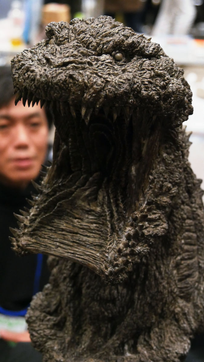 恐怖と美しさを兼ね備えたド迫力の「シン・ゴジラ」胸像などフィギュア