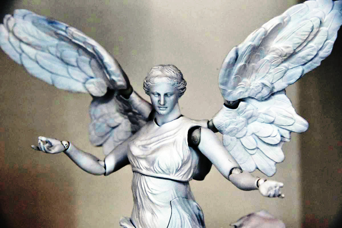 あの「サモトラケのニケ」を立体化、さらに「ミロのヴィーナス」と合体