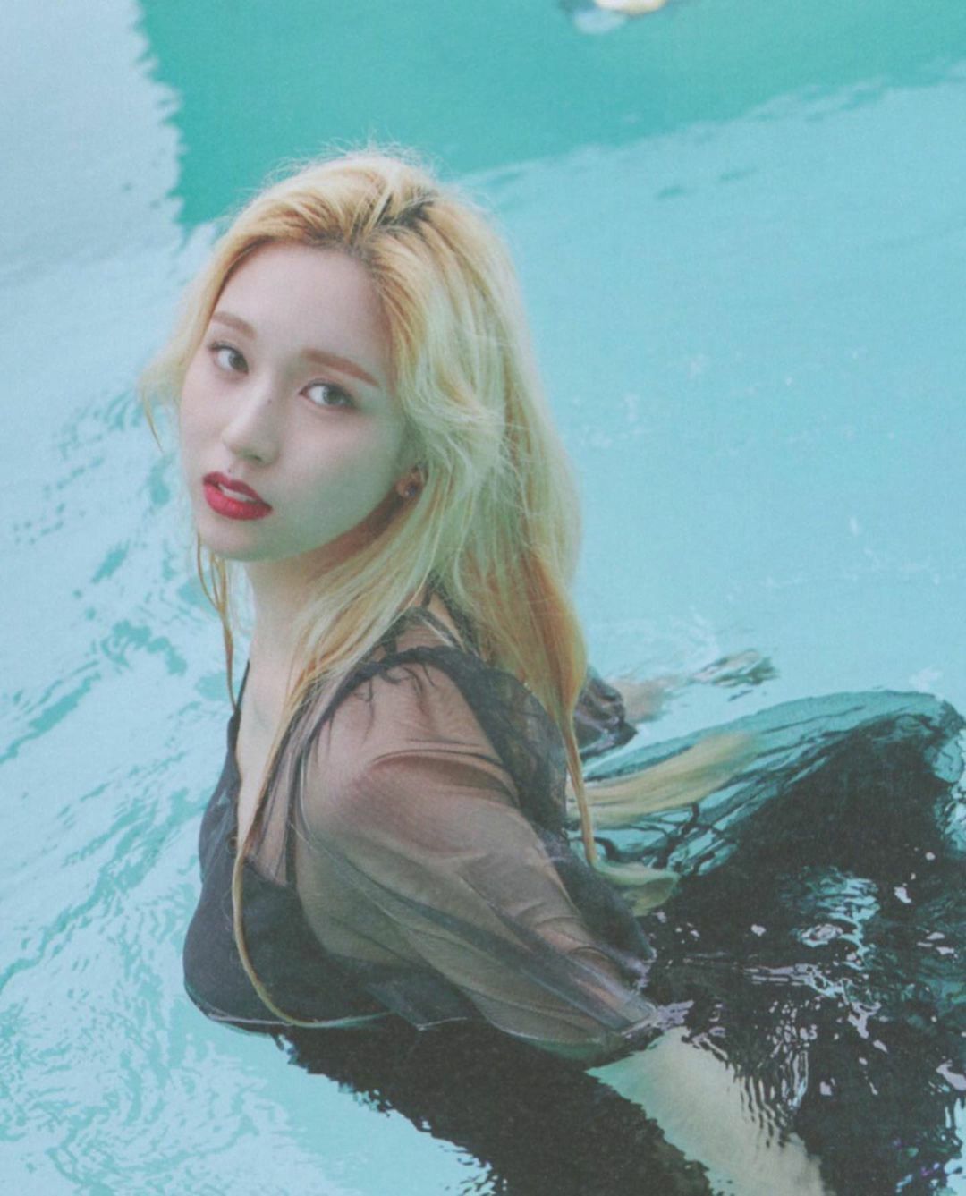 TWICE ミナ1st写真集「Yes I am Mina」pink ver TWICE Yes I am mina