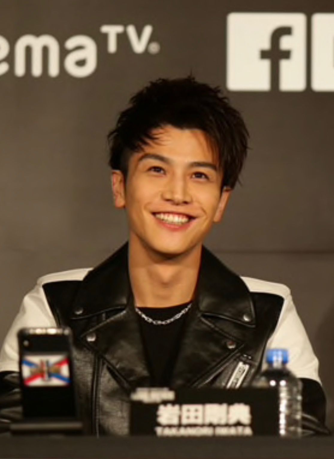 岩田剛典 YWAデニム衣装 背景ありクリアチャーム 【公式通販】