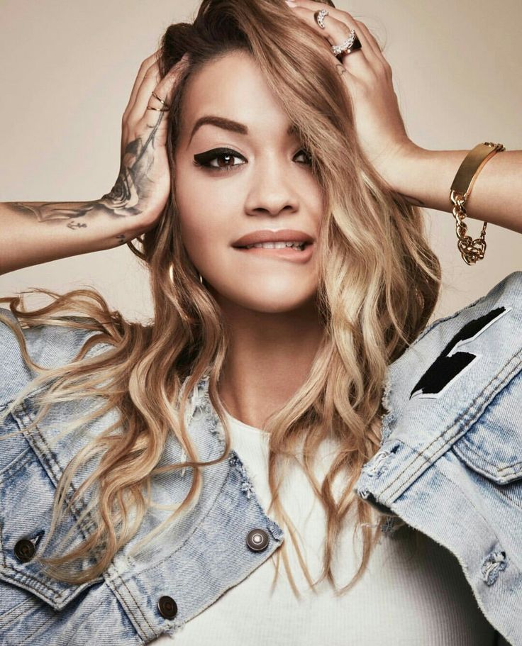 リタ・オラ直筆サイン入り超大型写真…Rita Ora リタ・オラ直筆サイン