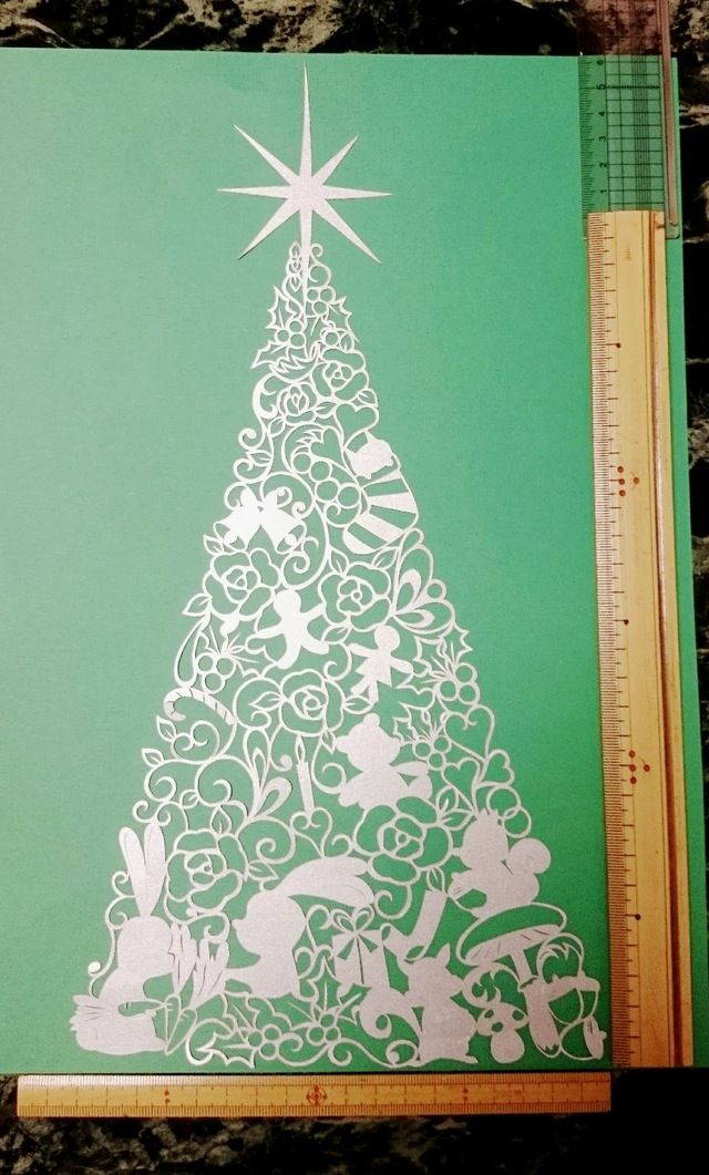 切り絵 「クリスマスツリー」＆プレゼント箱