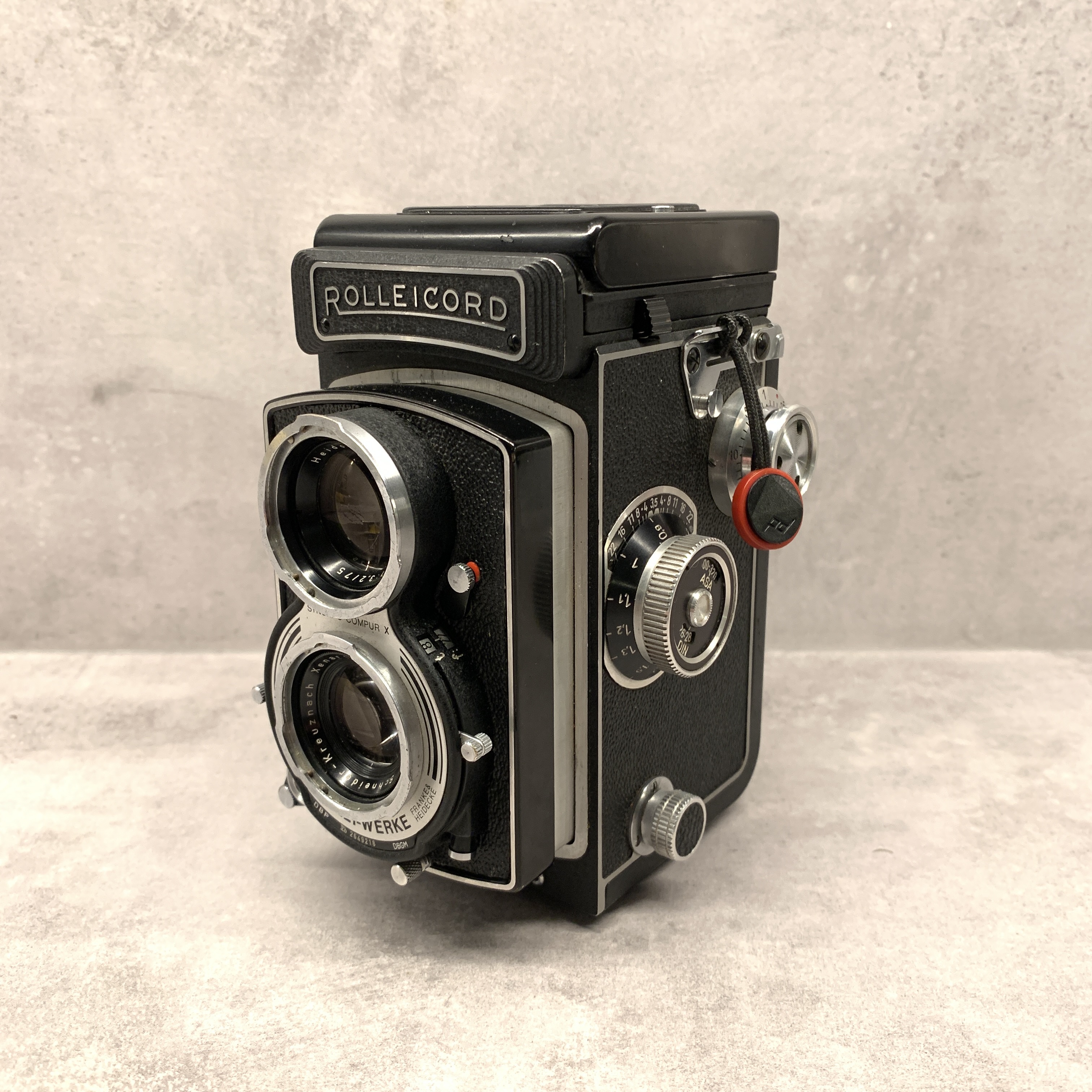 初めての中判二眼レフを手に入れたんだ - Rolleicord Vb で、いくつ