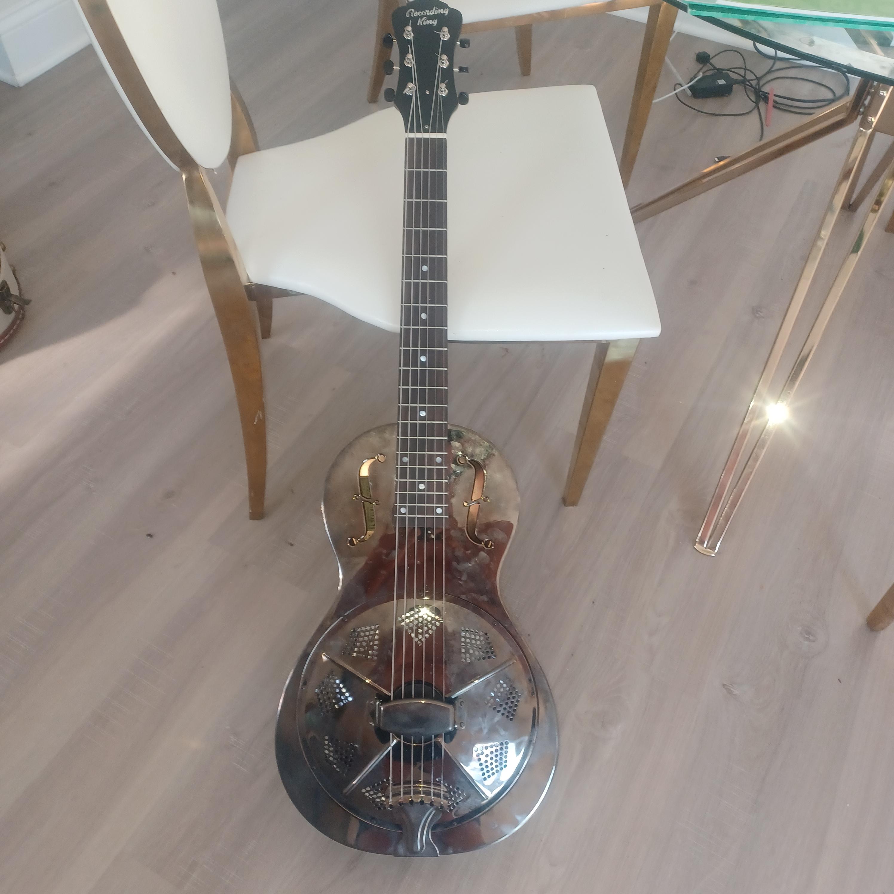 新しいギターの日！やっと、手が届く質の良いリゾネーターギターを