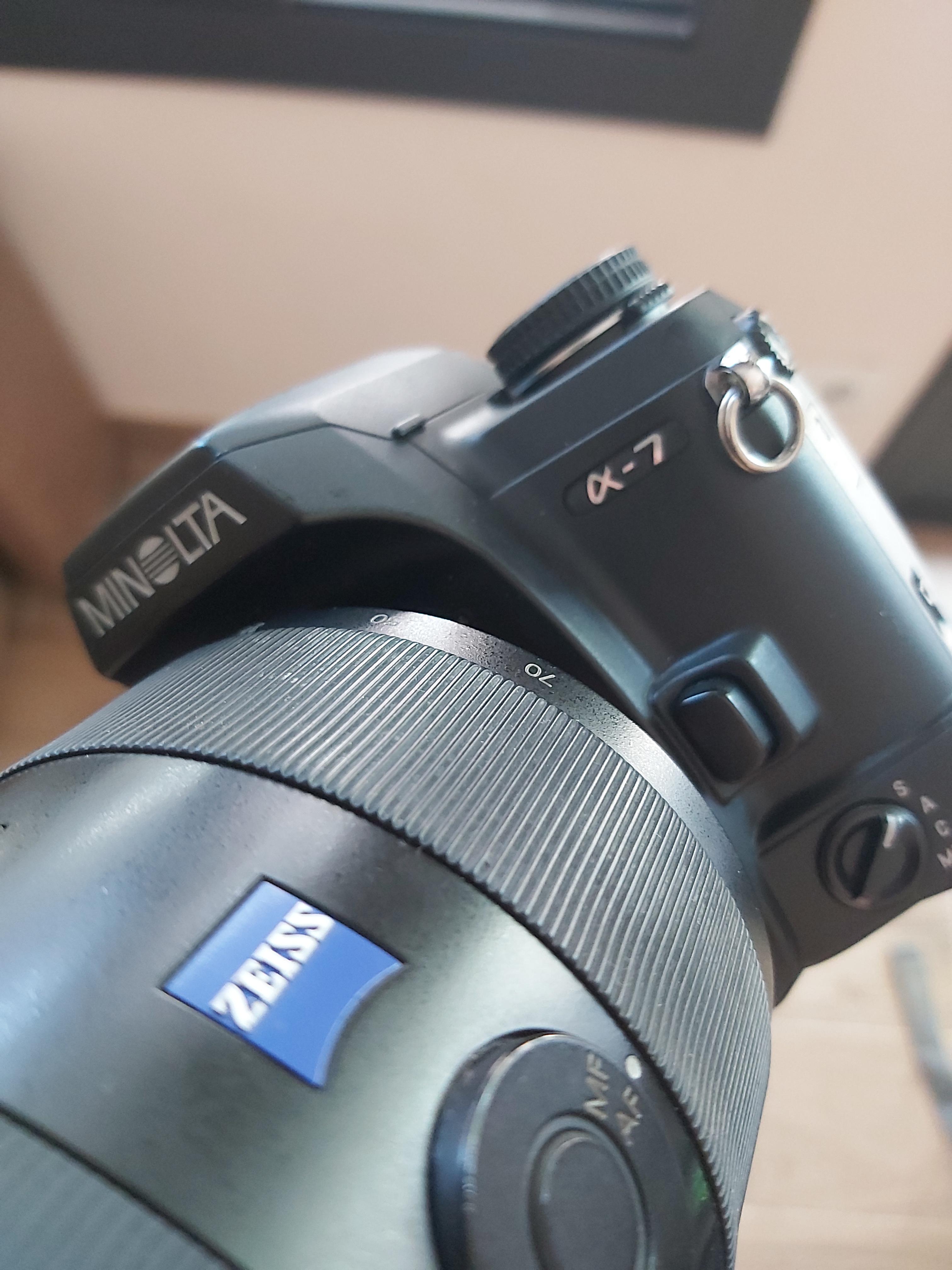 Finally got a Minolta A7! It looks like a pretty cool camera with