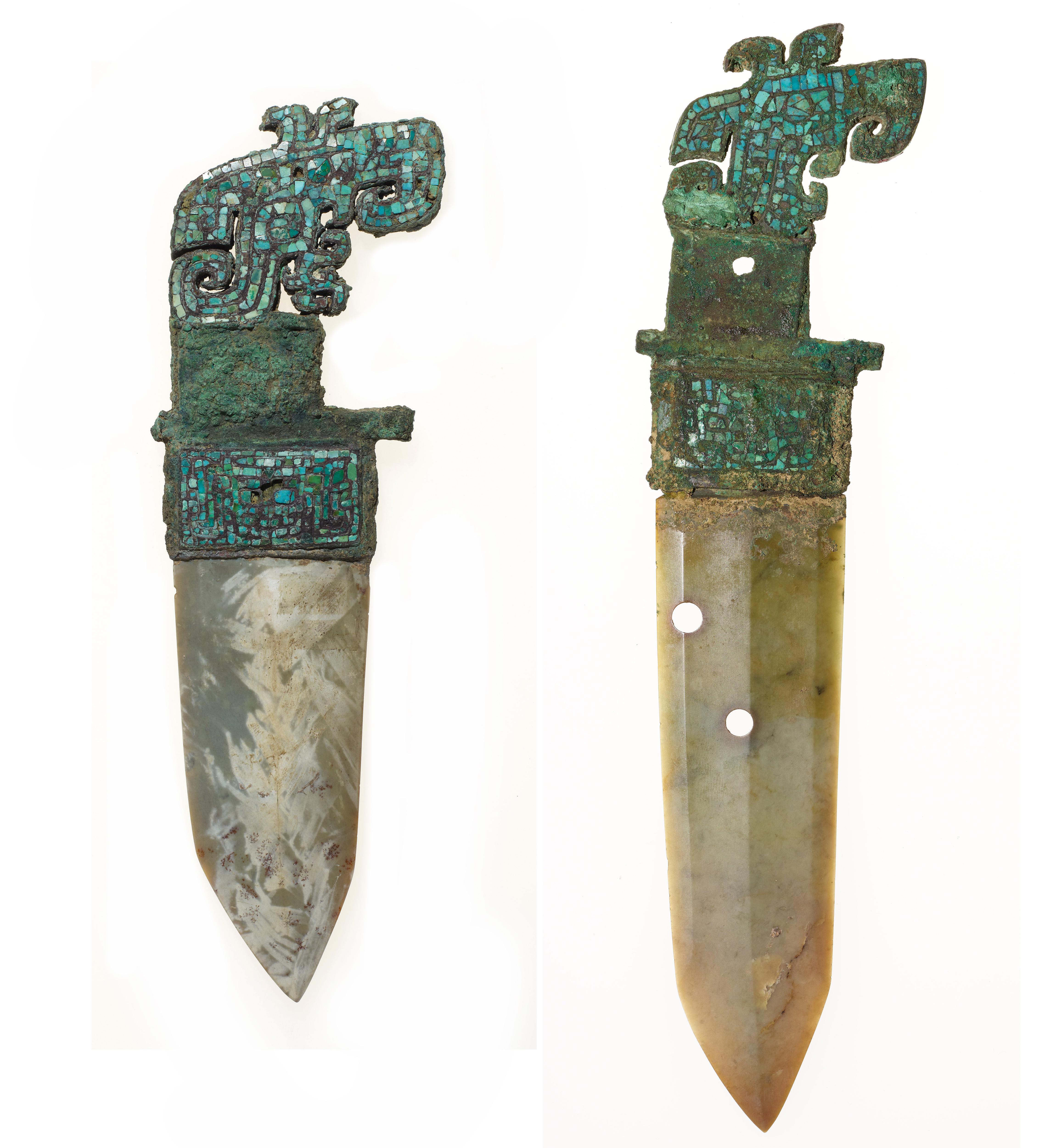 儀式用の翡翠のダガーアックス、青銅の柄とトルコ石の象嵌。中国、商