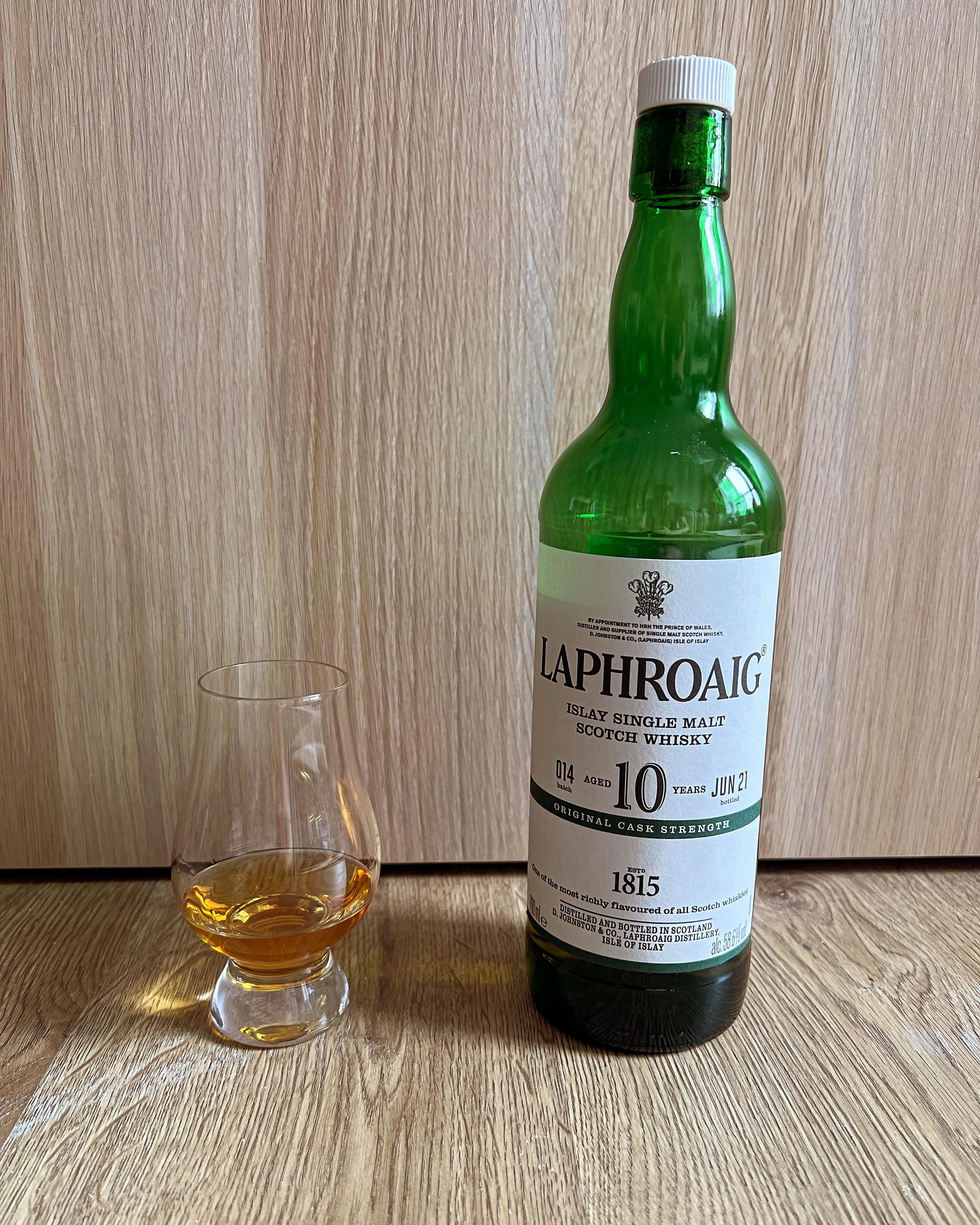 レビュー #5：ラフロイグ 10 カスクストレングス (バッチ 14) : r/Scotch