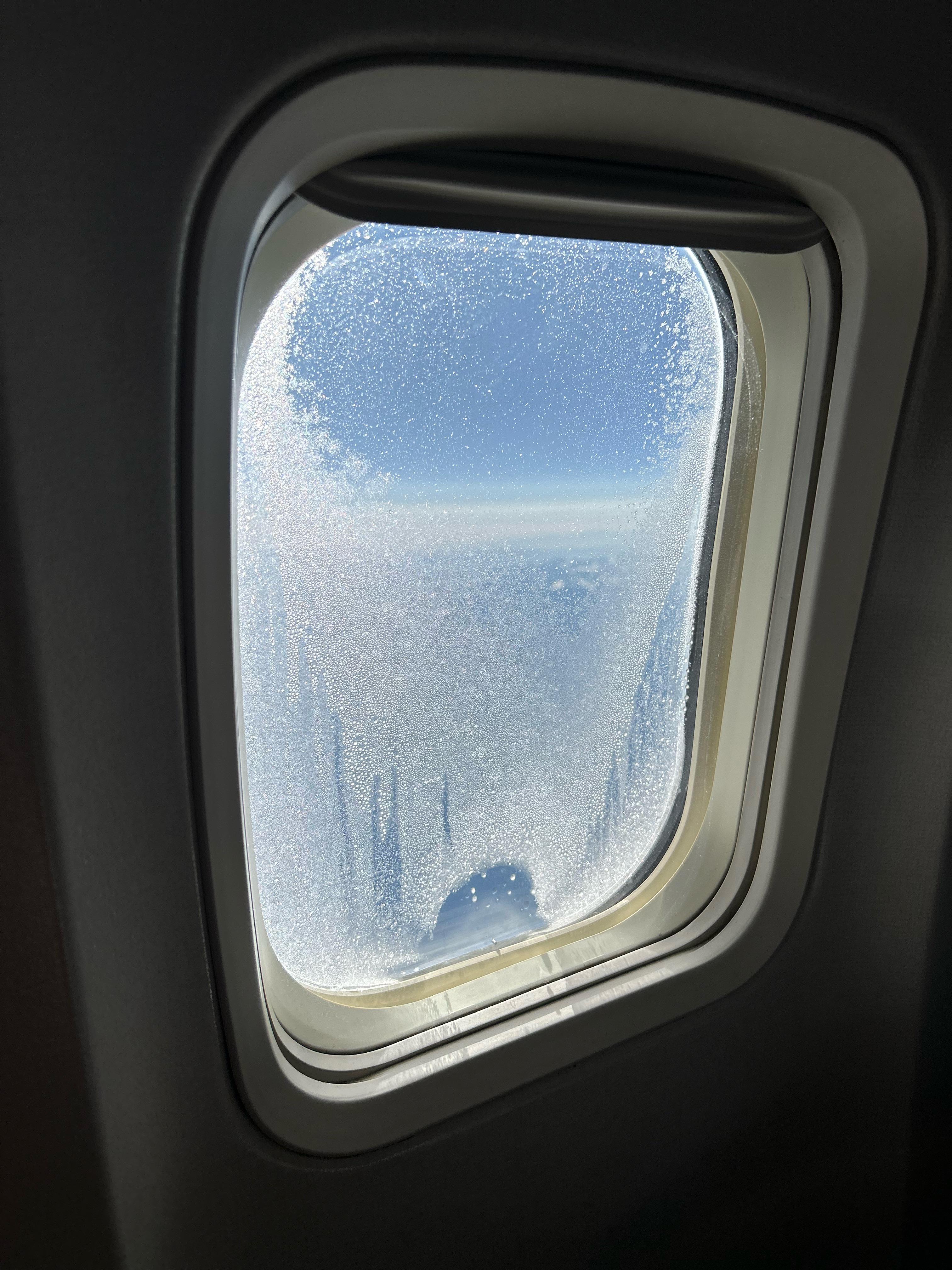 Lurker: 737-800でこんな風に見える窓はこれだけ。誰かに言うべき