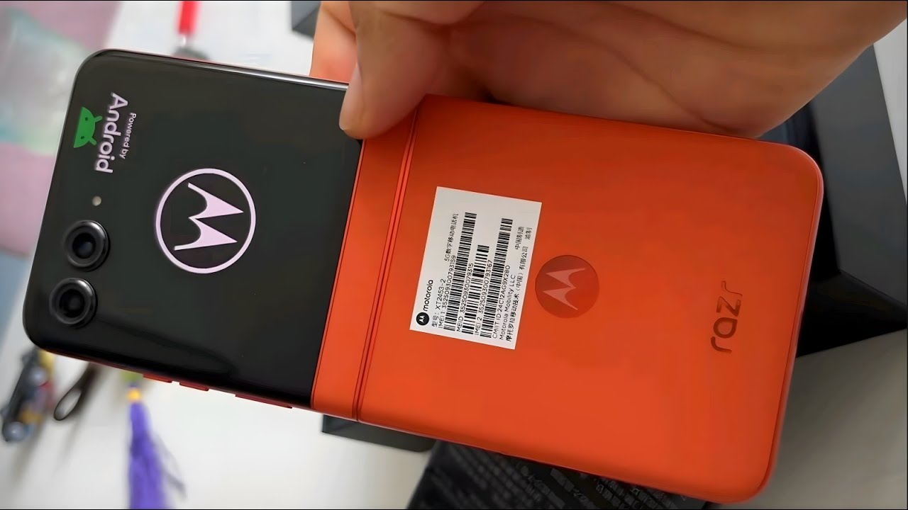 Motorola Razr 50 2024 Spritz Orange Unboxing! - YouTube