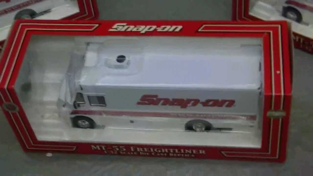 Snap-On Freightliners 1:32 Scale WHITE Tool Delivery Trucks - New