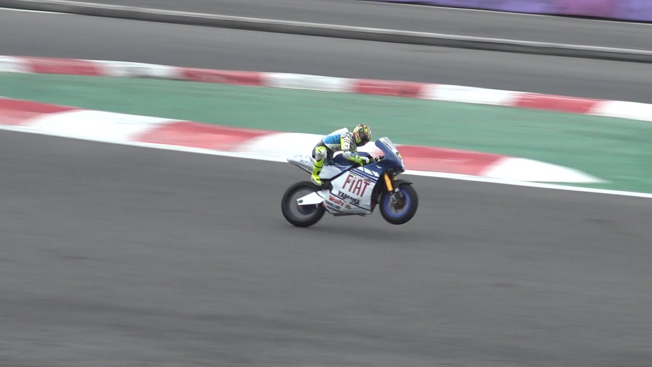 本格RCバイク 1/8 HONDA RC213V-S 走行シーン【セキド公式】 - YouTube