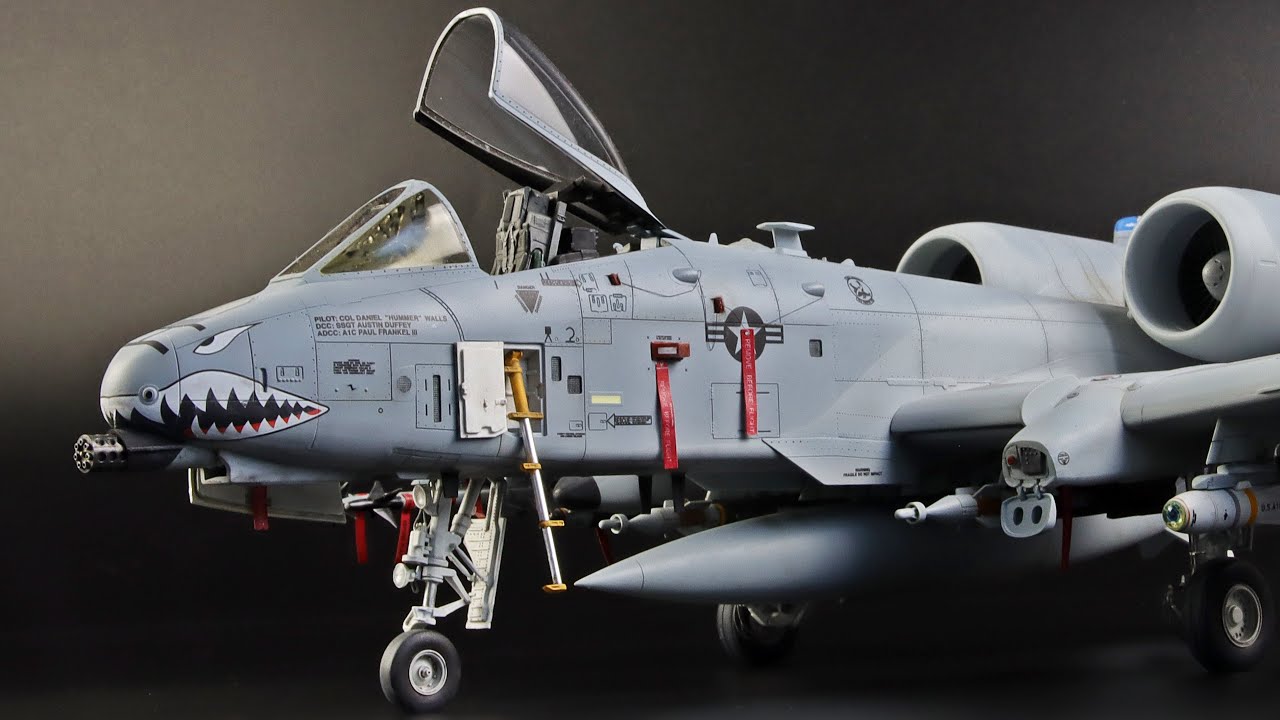 A-10C 1:48 with hangar & Lift Truck. '75th FS Flying Tigers