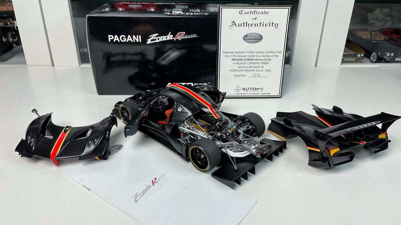 1:18 Pagani Zonda Revolucion (Black Carbon Fiber) - Autoart