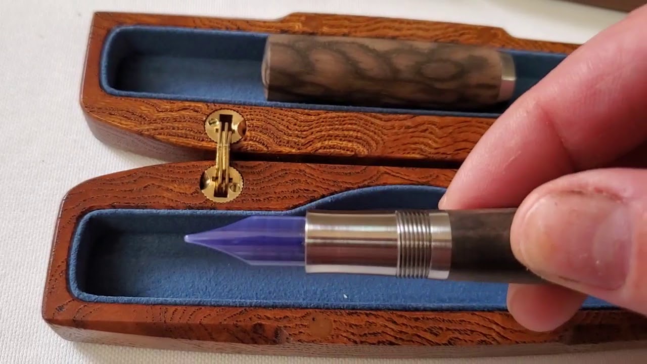 万年筆 クローズドエンド楔チタンタイプ 黒柿孔雀杢 - YouTube