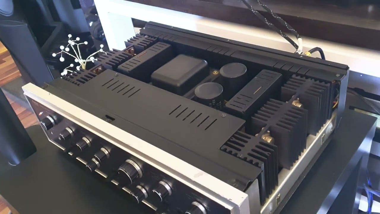 Sansui AU-8500 one of the best integrated amplifiers - YouTube