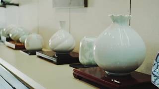 ふるさと納税限定品】 人間国宝 井上萬二作 白磁渦文壷 A5000-16