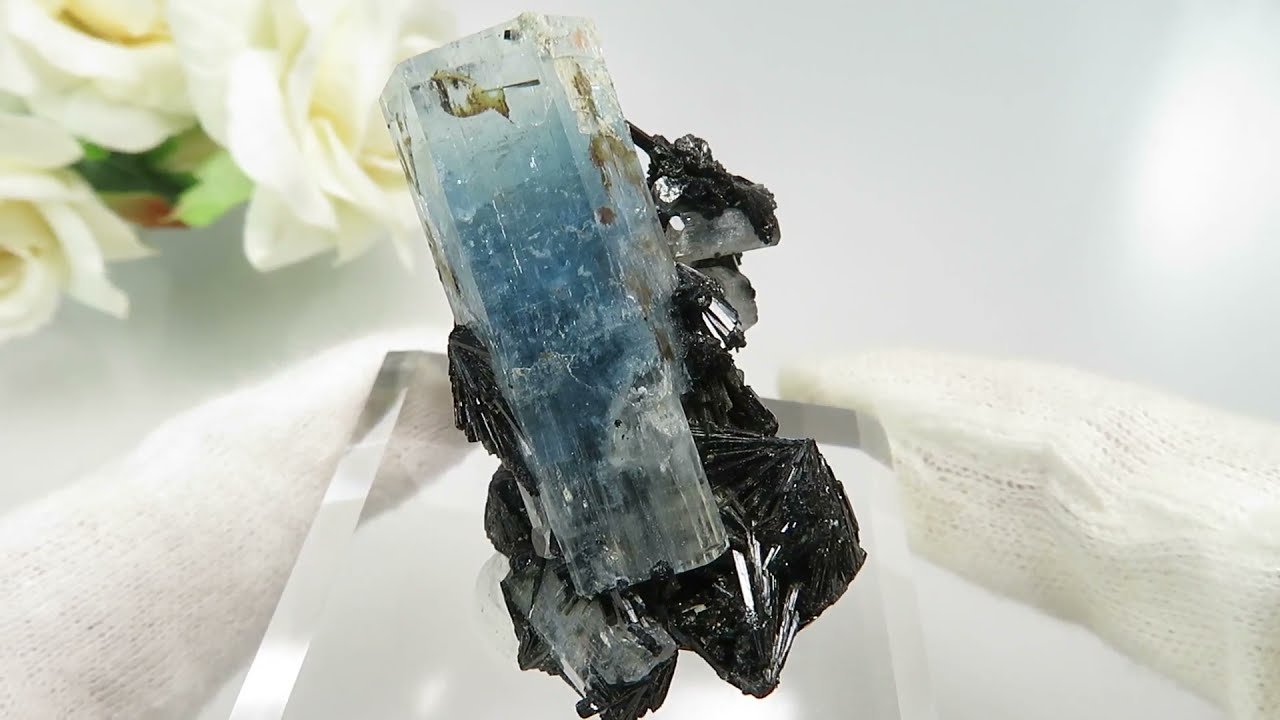 ナミビア エロンゴ産 アクアマリン&ブラックトルマリンの結晶（原石