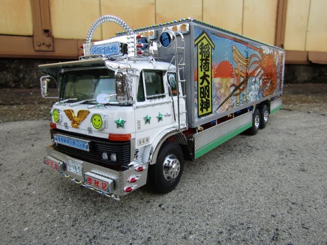 プラモ屋店長が組んでみたレビュー アオシマ 1/32 元祖デコトラ 初代