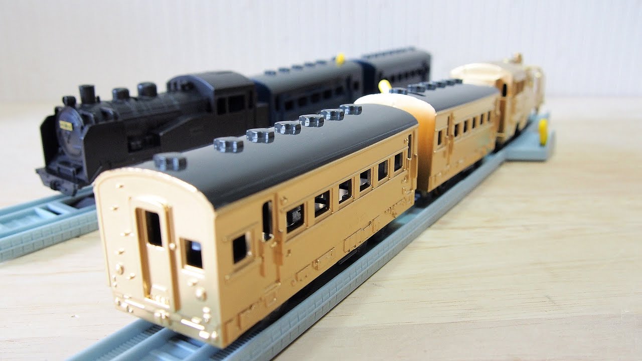 In response to the comments, I painted the passenger cars of the