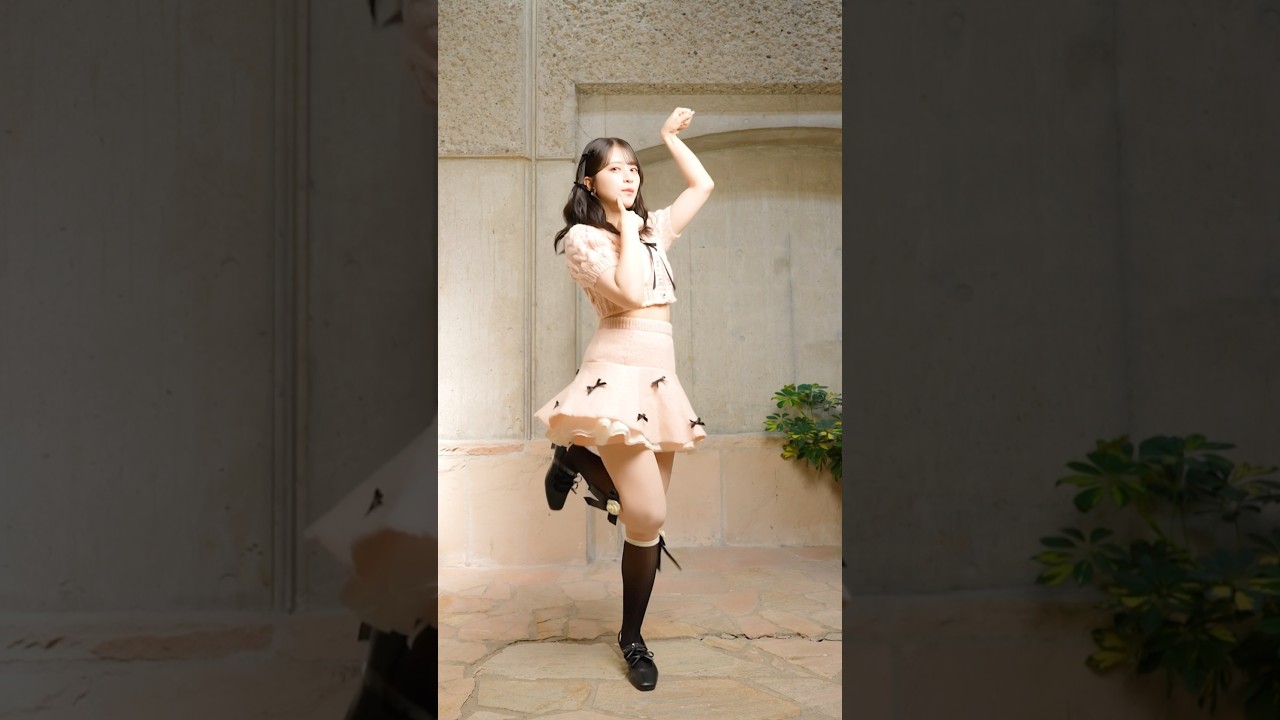 r*,様 佐々木舞香 ラブソングに襲われる ピンクニット衣装 直筆 チュウ