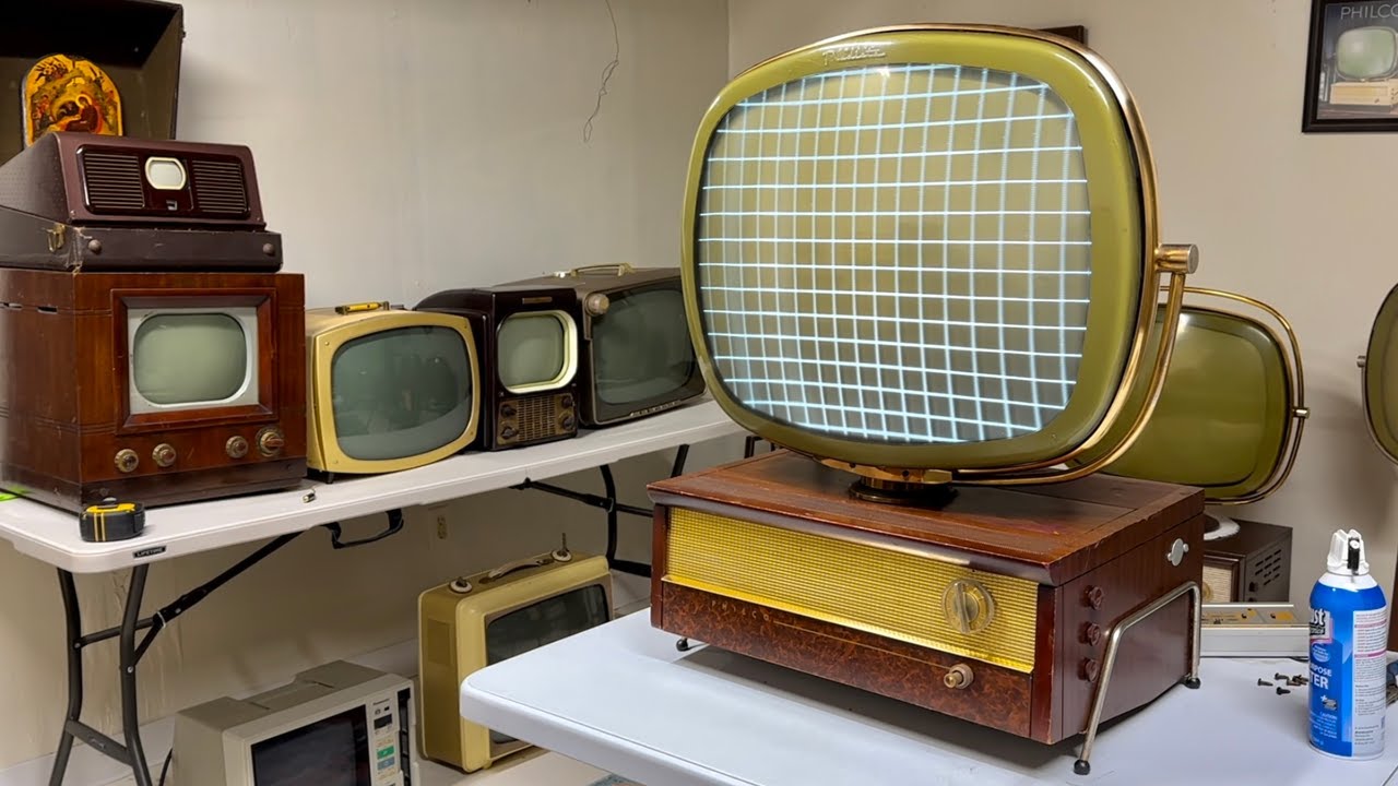1958 Philco Predicta Holiday Television - YouTube