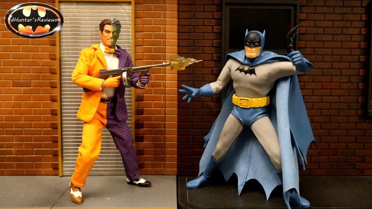 Mezco Batman vs Two-Face 1:12 Golden Age Set & Double Trouble