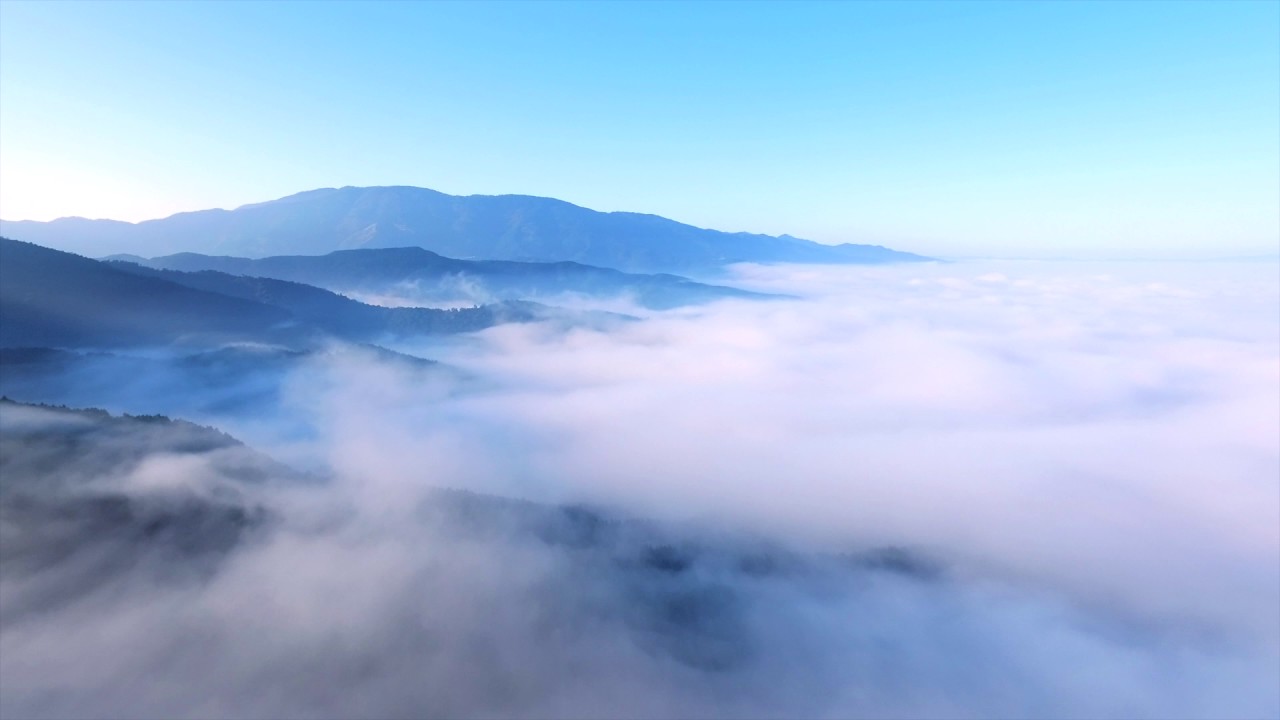雲の上 雲の上を歩く。 | たらぎたらりら