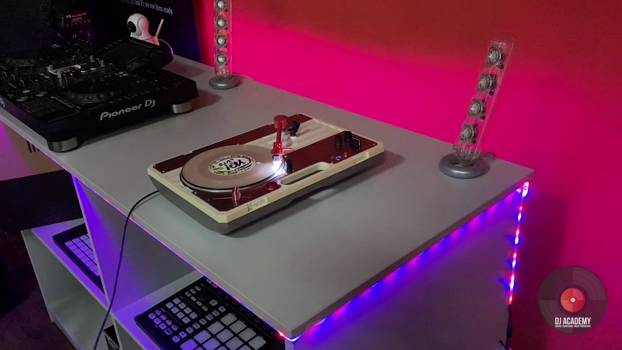 Portablism. Scratching on custom Vestax HandyTrax - YouTube