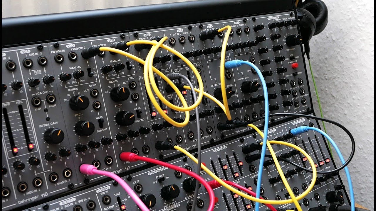 Behringer System 100 ~ simple patch, great sound - YouTube