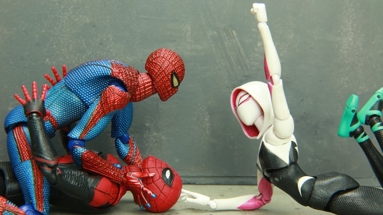Figure Spider-man vs Batman and Gwen Stacy In Spider-verse