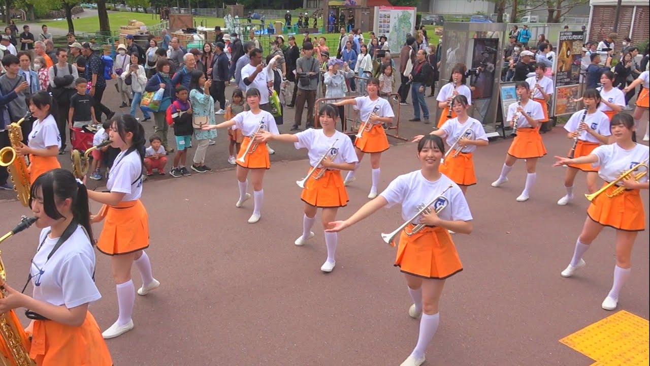京都橘高校吹奏楽部 万博記念公園パレード 関西ローズ EXPO 2025 - YouTube