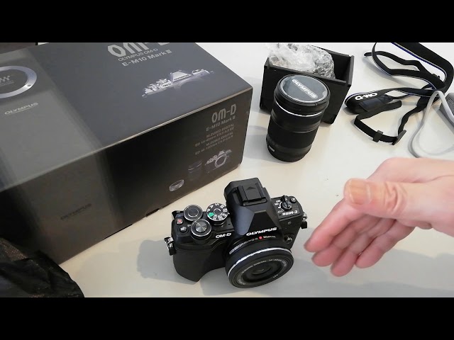 ミラーレス一眼 OLYMPUS OM-D E-M10 Mark3 デジタルカメラを購入検討し