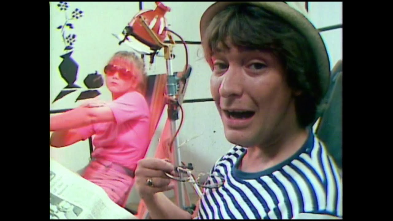 Chris Rea - Dancing Girls (1980) - YouTube