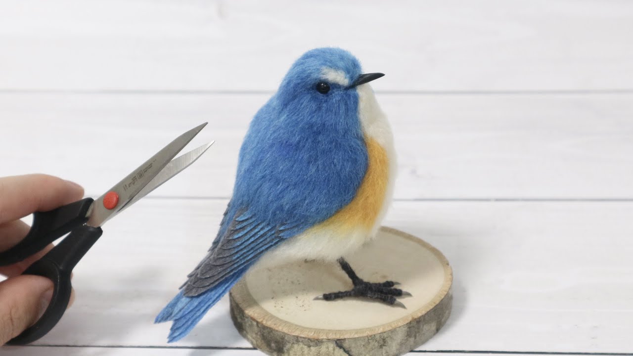 羊毛フェルトで幸せを運ぶ青い鳥ルリビタキを作ってみました/ Bluetail