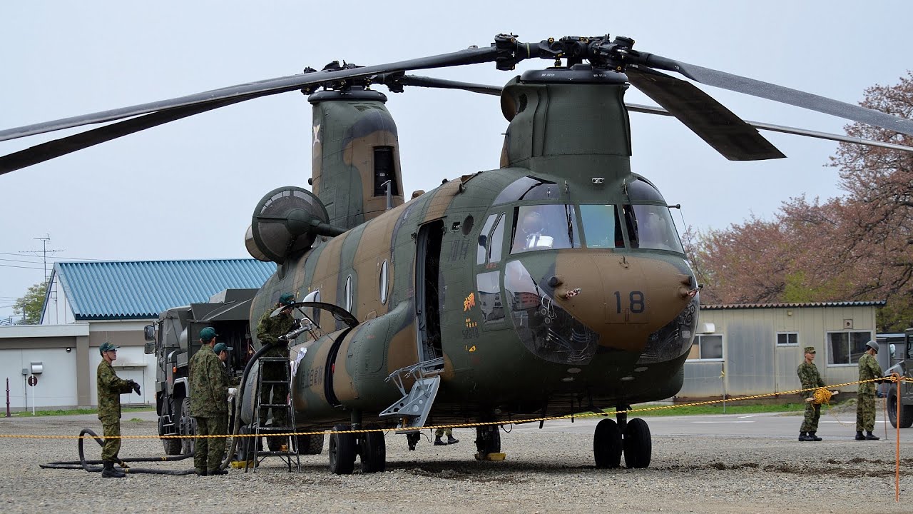 陸上自衛隊】大型輸送ヘリコプター CH-47J チヌーク・多用途