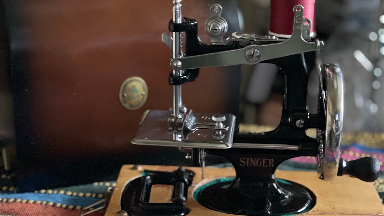 SINGER NO.20 ボクはアンティークトイミシンで布を縫う事にした