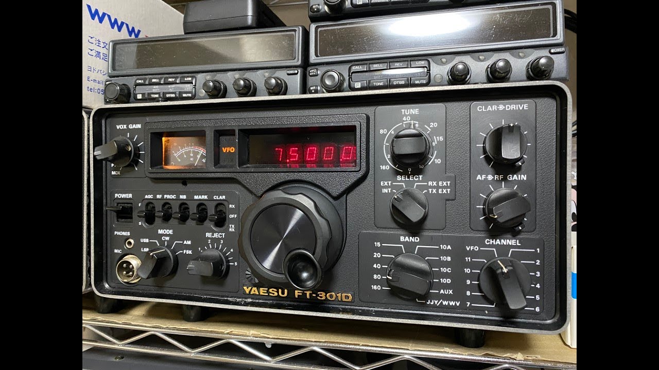 受信機 YAESU FT-301 Yaesu FT-301 Japanese HF transceiver of the