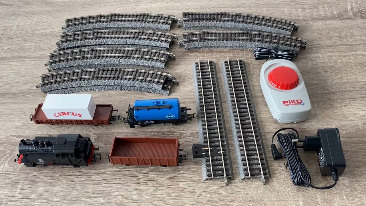 Ultimate unboxing & review: PIKO H0 Starter freight train set with