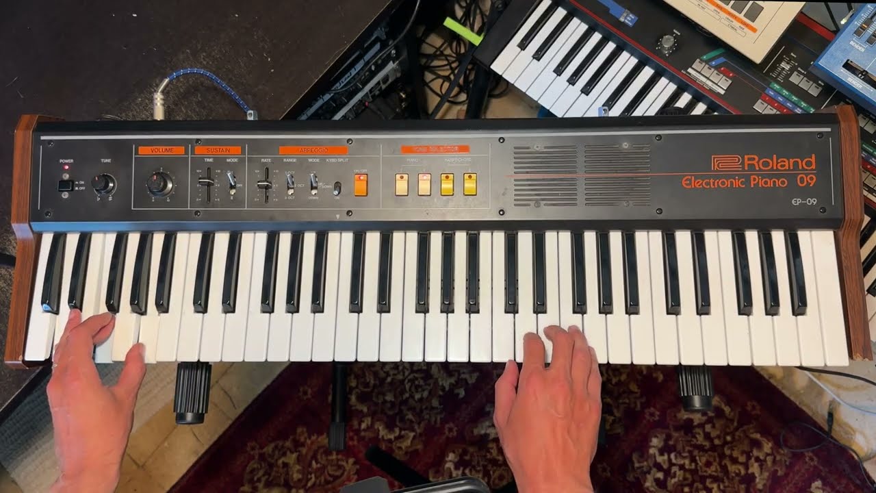 Roland EP-09 エレクトリックピアノの紹介 : r/synthesizers