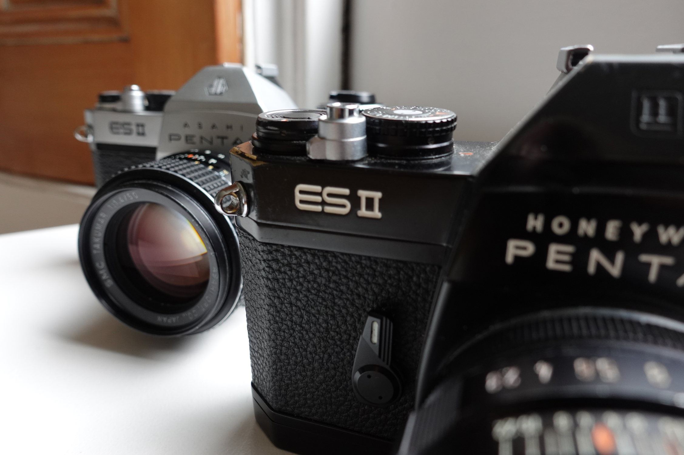 WATCH: The Pentax ES II, the Space Age Spotmatic – Kosmo Foto