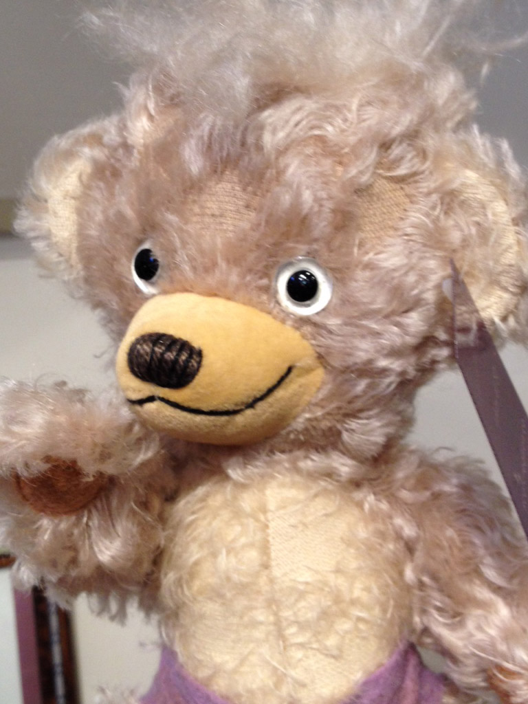 作家 金井二一奈 パグ テディベア 金井二一奈 | 銀座画廊・美の起原