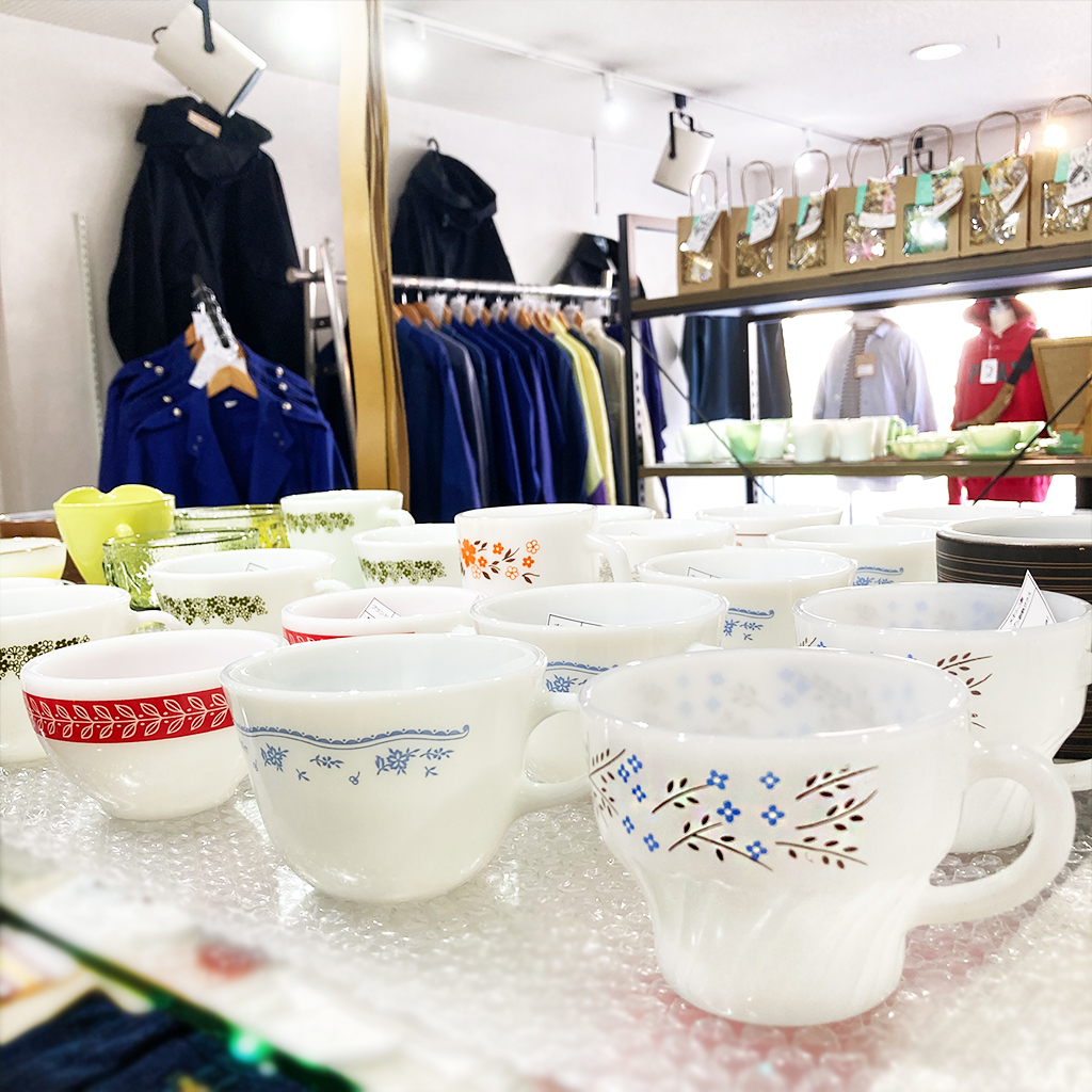 Fire-king 500点以上のミルクガラスが店舗に集合！ | マメチコ