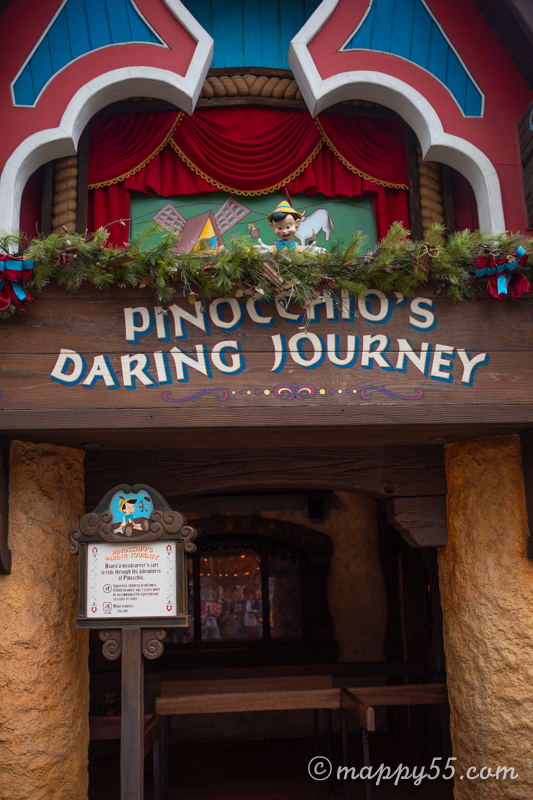 3354.昔の海外ディズニーランドアナハイムピン クリスマスフロート